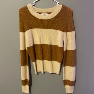 American Eagle size small fitted sweater